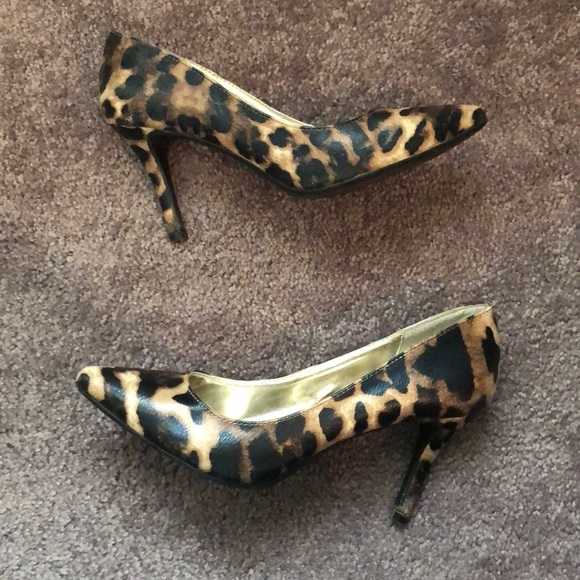 Leopard Print Pumps- Size 6 - Picture 4 of 6